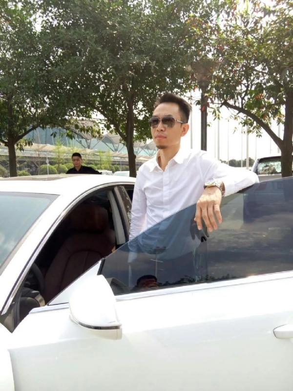 杨岳的第一张照片--高雄残疾人相亲网